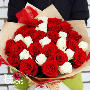 31 WHITE AND RED ROSES | BOUQUET
