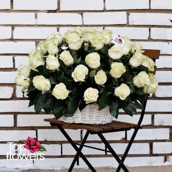 Basket of 51 ecru or white roses - Image 5